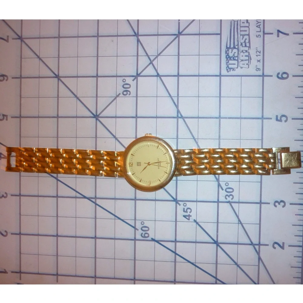 Givenchy Paris Vintage Gold Tone Wristwatch Round Champagne Dial GN-11006